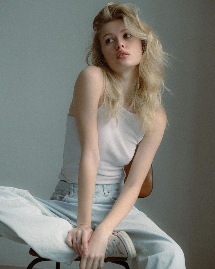 Picture of Luna (model)