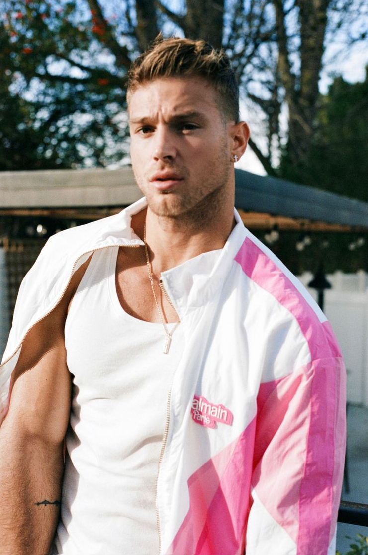 Matthew Noszka image