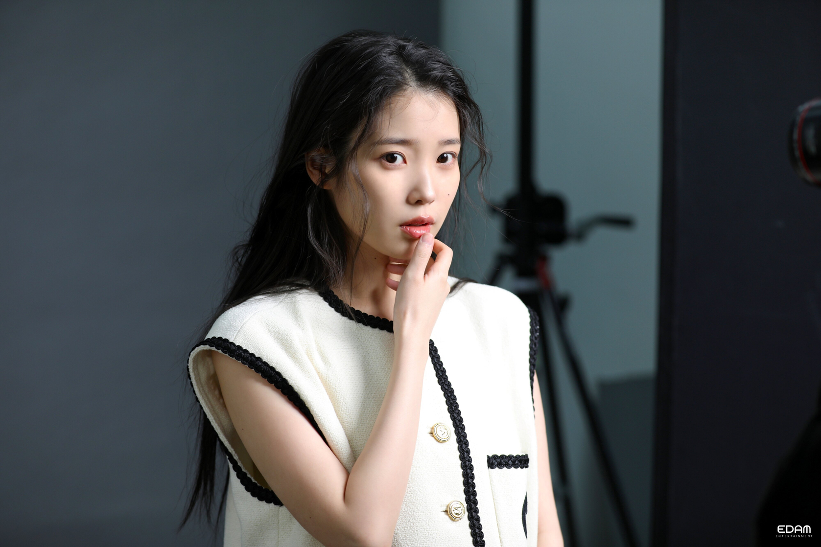 IU