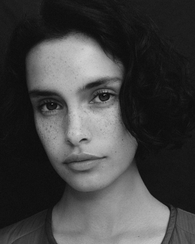 Picture of Zoe Barnard