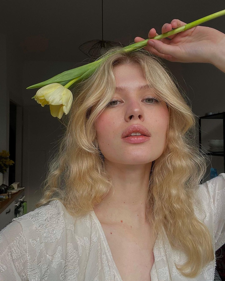 Picture of Luna (model)