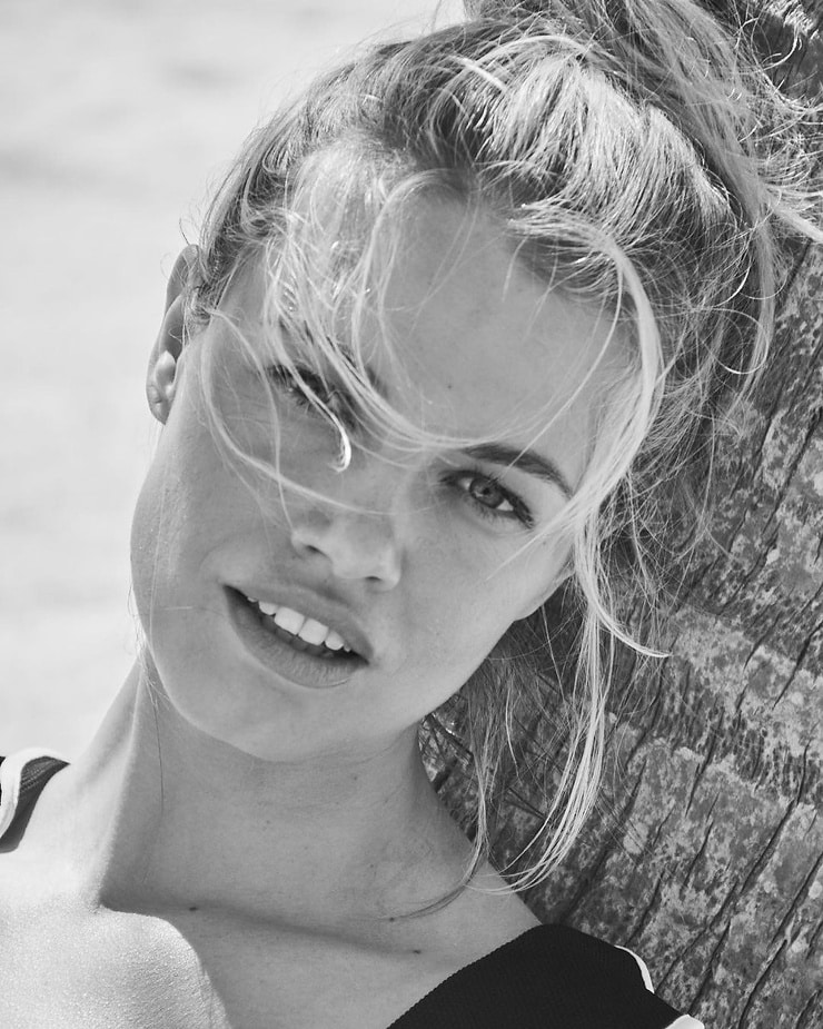 Picture Of Hailey Clauson 8534