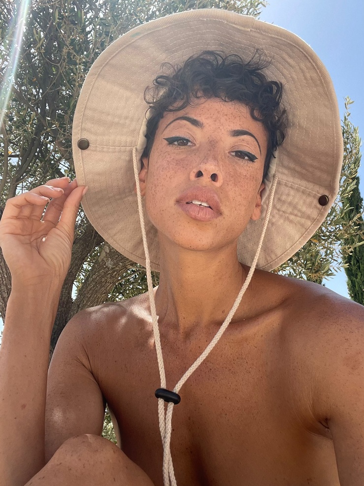 Picture of Clara Rene (model)