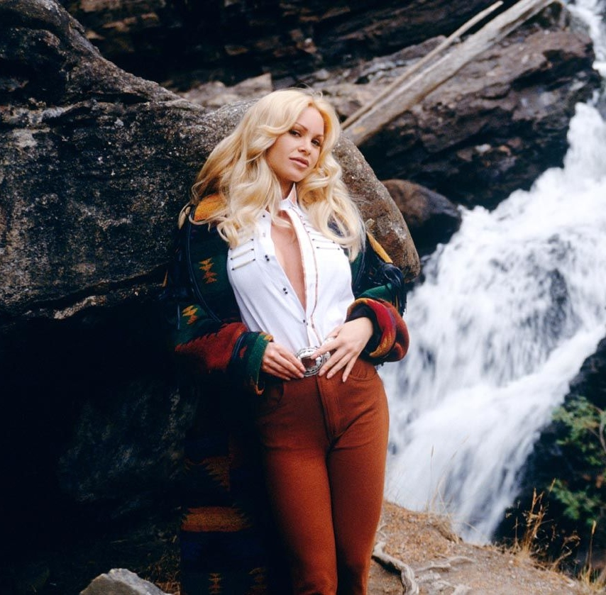 Melissa Holliday image