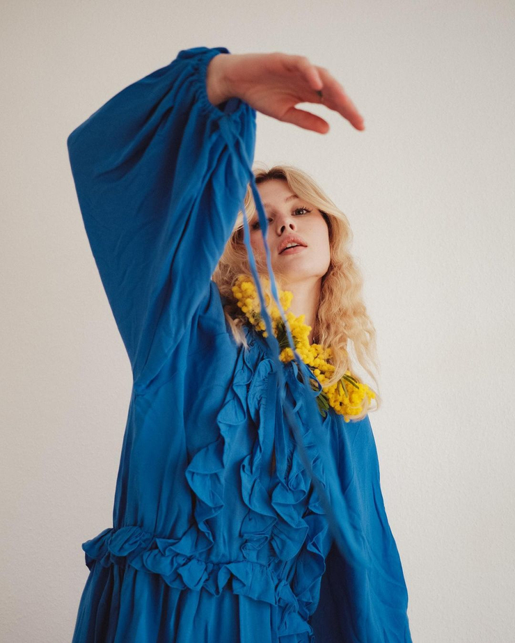 Picture of Luna (model)