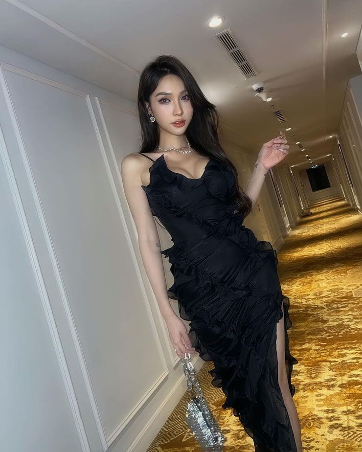 Black Waist Cut-Out Bodycon Dress | Jennie - BlackPink - Fashion Chingu