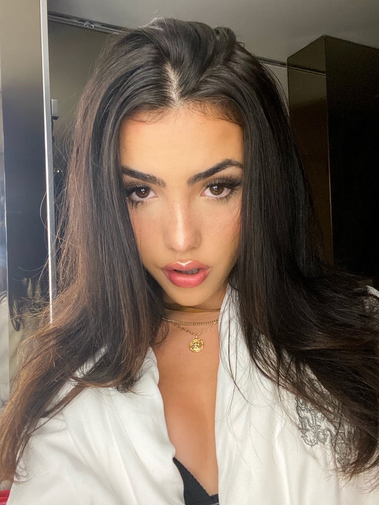 Picture of Andrea Botez