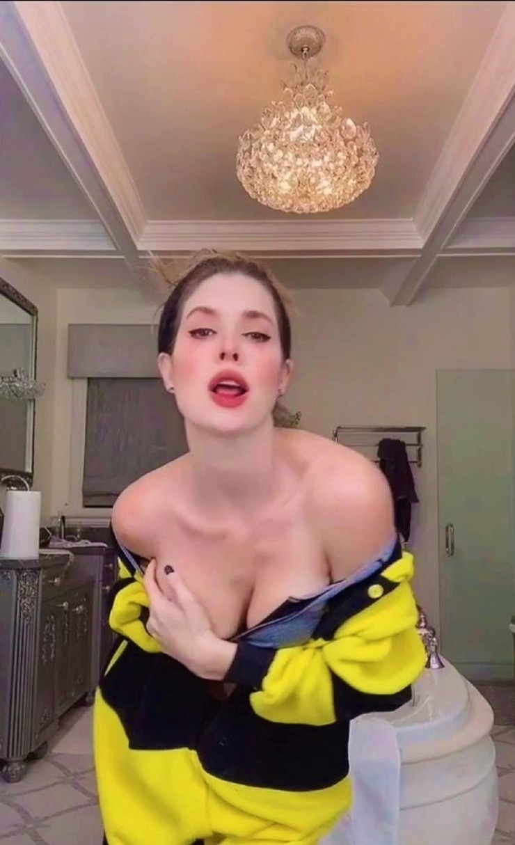 Picture of Amanda Cerny