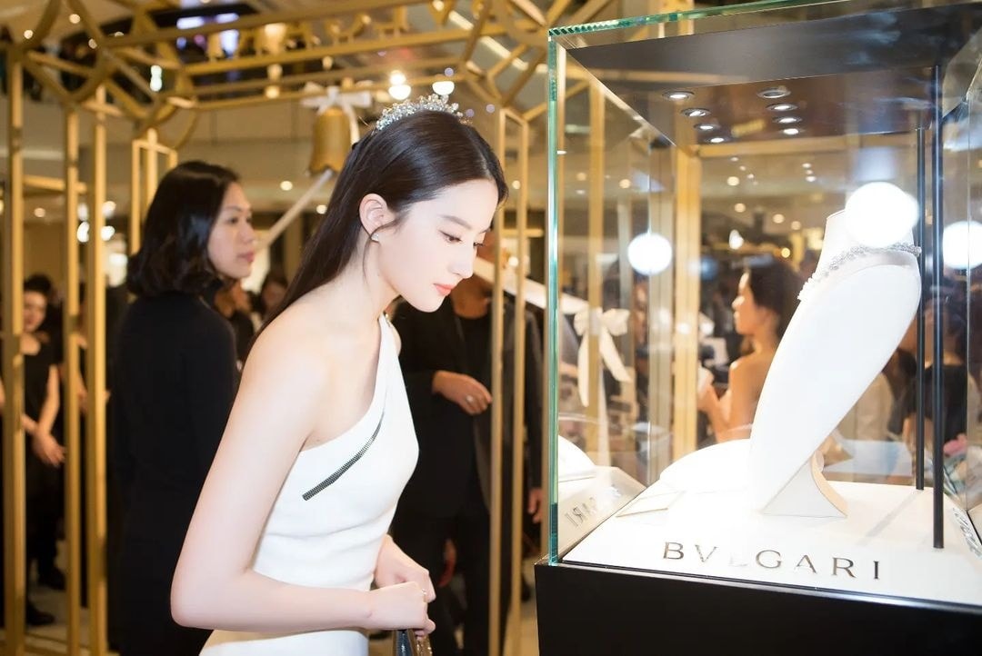 Yifei Liu Yifei Liu
