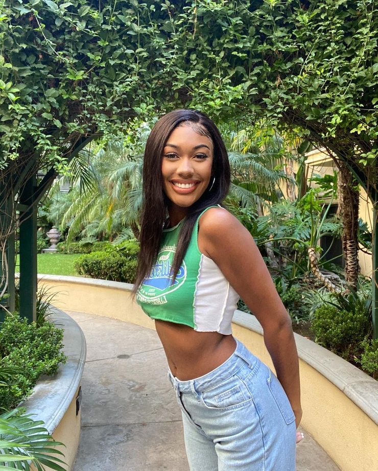 Sydney Winbush picture