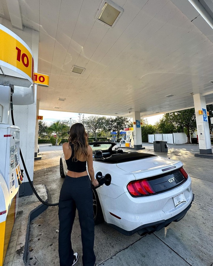 Mikaela Lafuente image