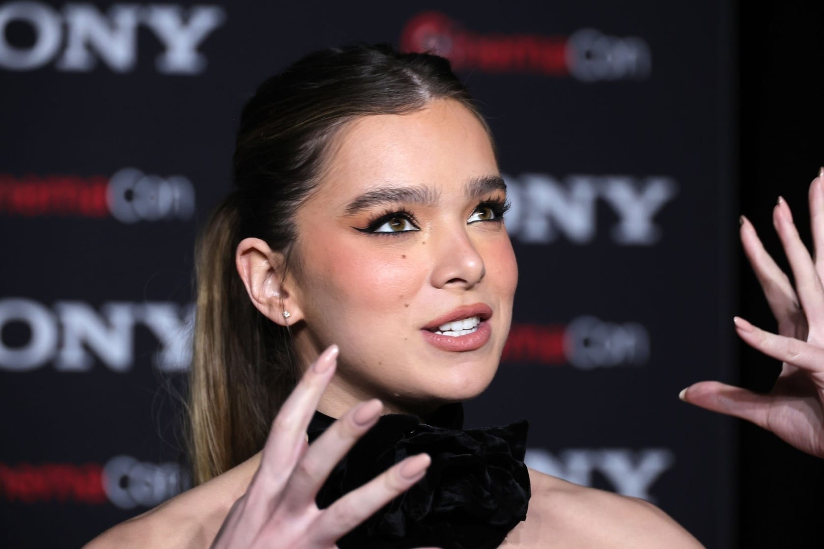 Hailee Steinfeld Hailee Steinfeld