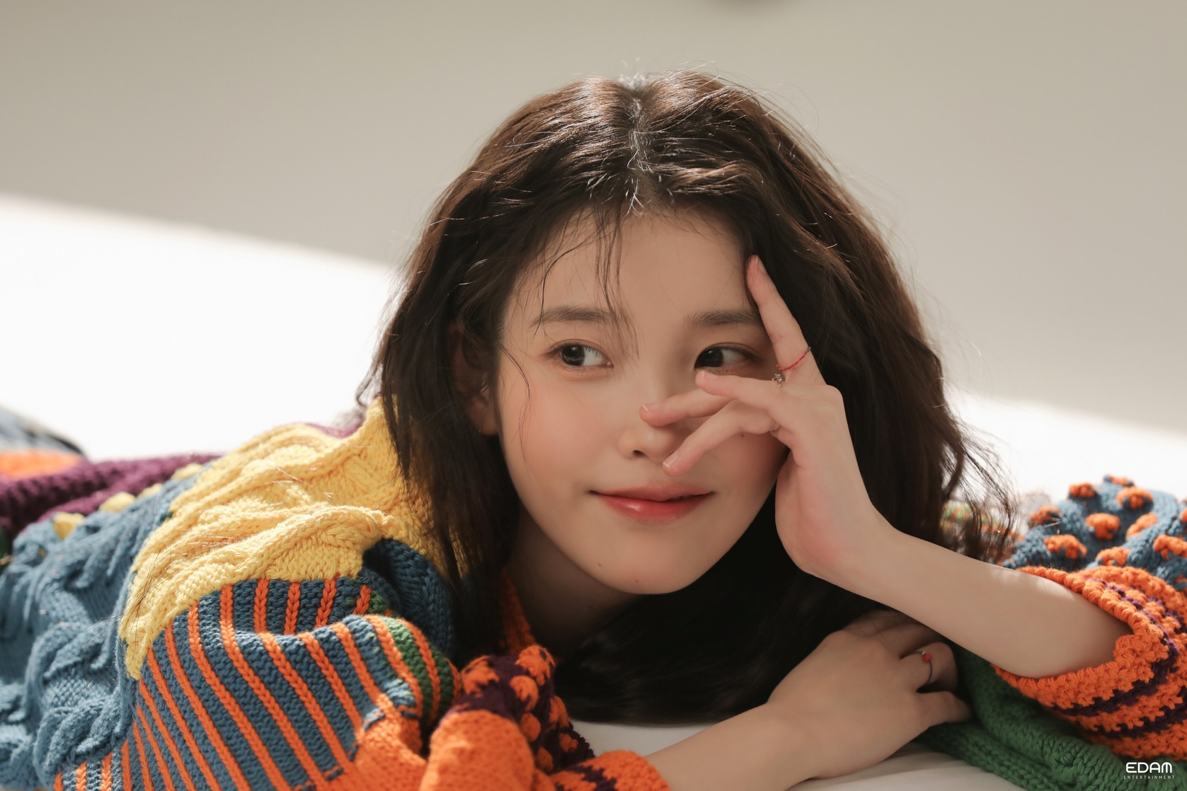 IU