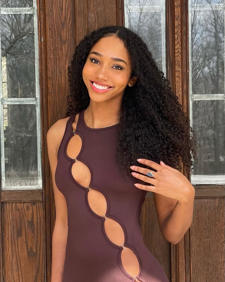 Chloe Foster II image