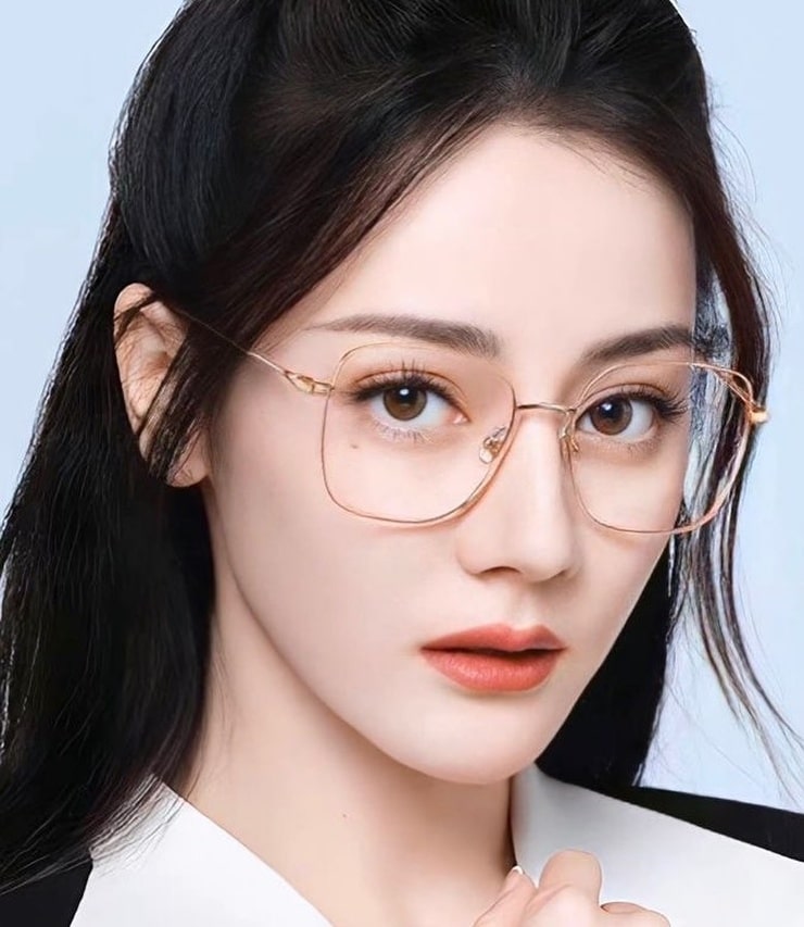 Picture of Dilraba Dilmurat