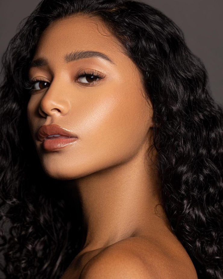 Picture of Ally Rossel