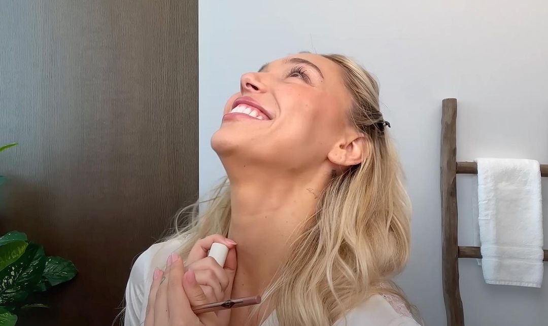 Alexis Ren