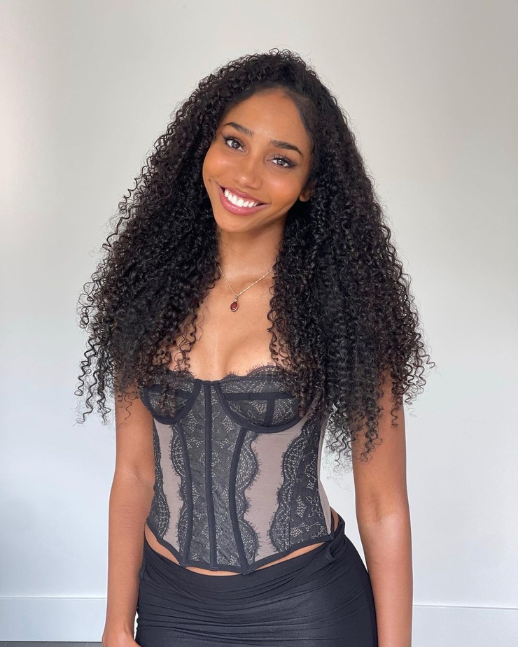 Picture of Chloe Foster II