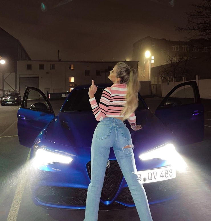 Picture of Elena Kamperi