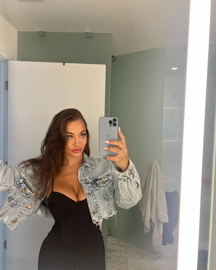 Image of Celina Smith (model)