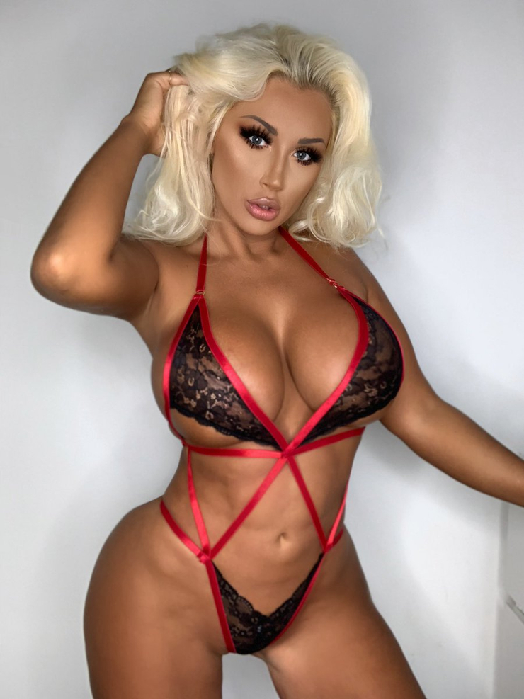 Holly Deacon image