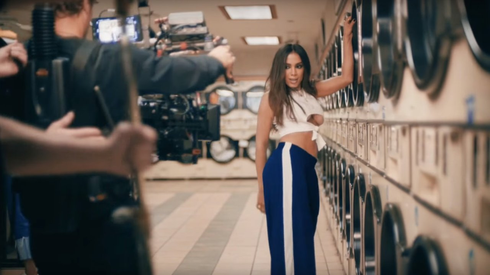 Anitta: Paradinha Anitta: Paradinha