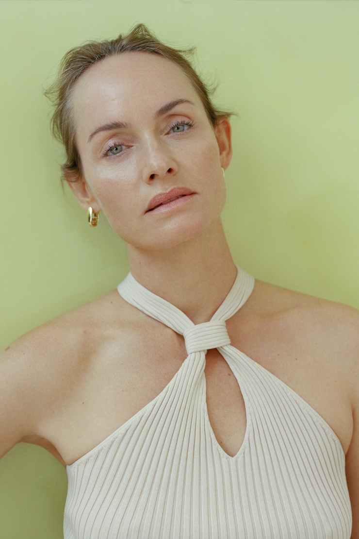 Amber Valletta picture