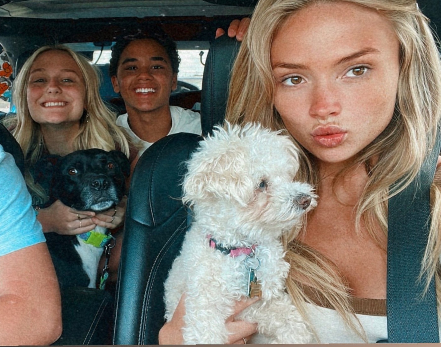 Alyvia Alyn Lind