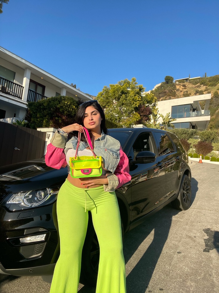 Adriana Sahar image
