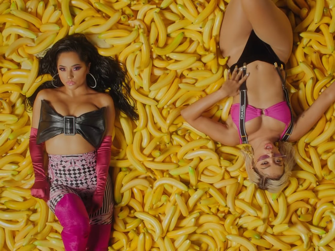 Anitta feat. Becky G: Banana