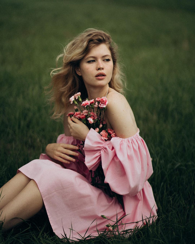 Picture of Luna (model)