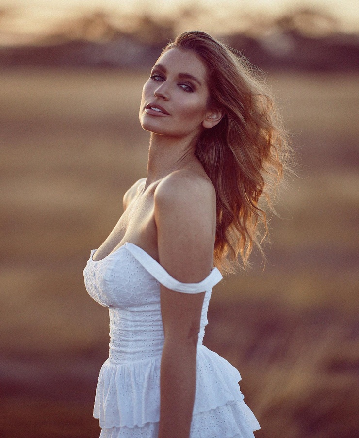 Madeleine Armstrong image