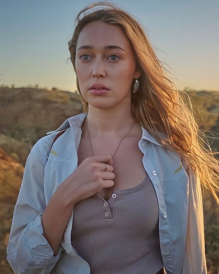 Picture of Alycia Debnam Carey