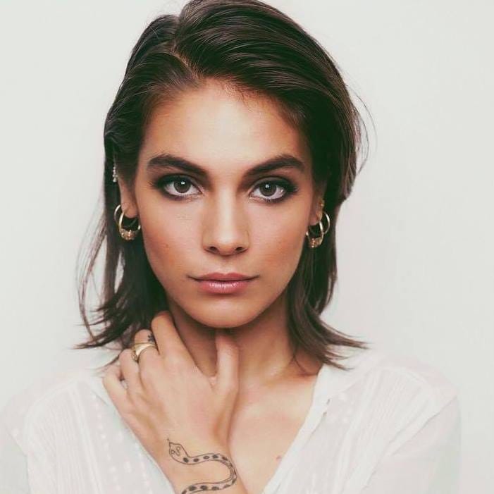 Кэйтлин стэйси. Caitlin Stasey. Кэйтлин Стэйси царство. Кэйтлин Стэйси актриса. Кэйтлин Стэйси актрисы Австралии.