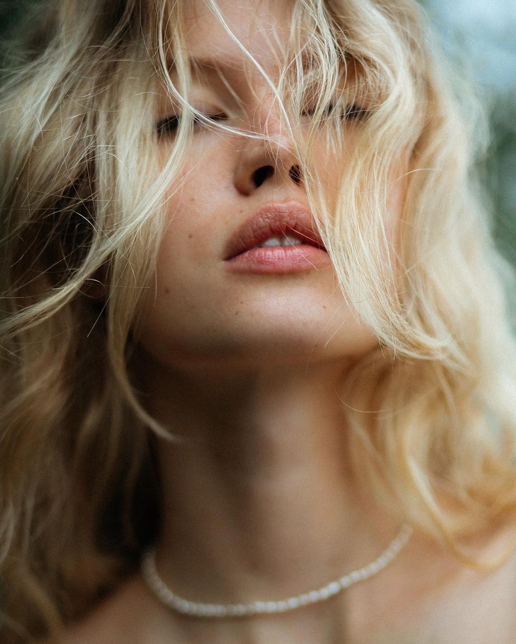 Picture of Luna (model)