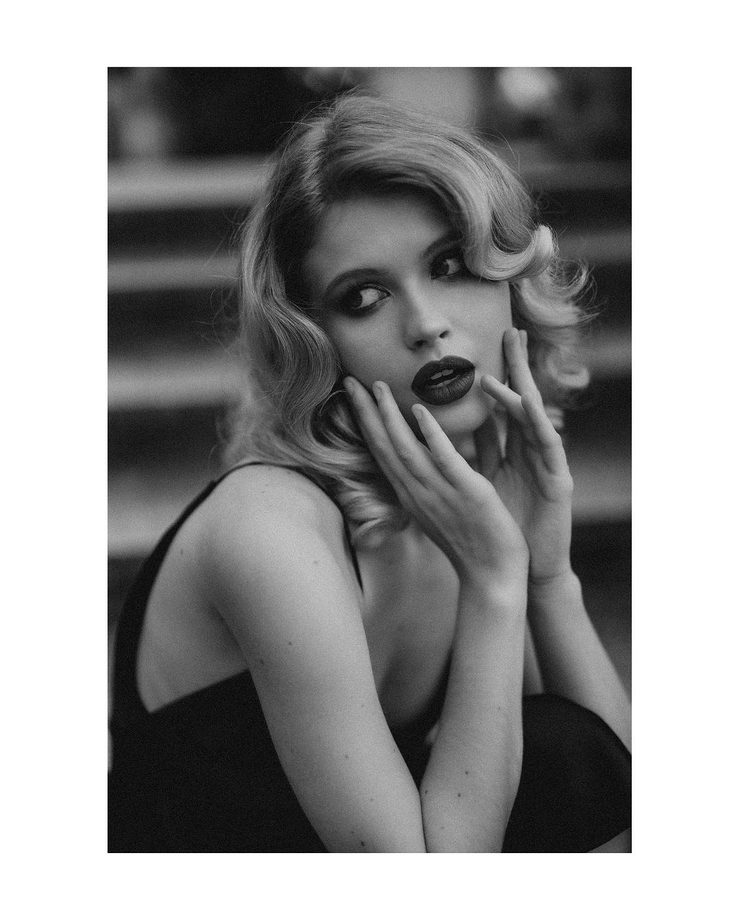 Luna (model) picture