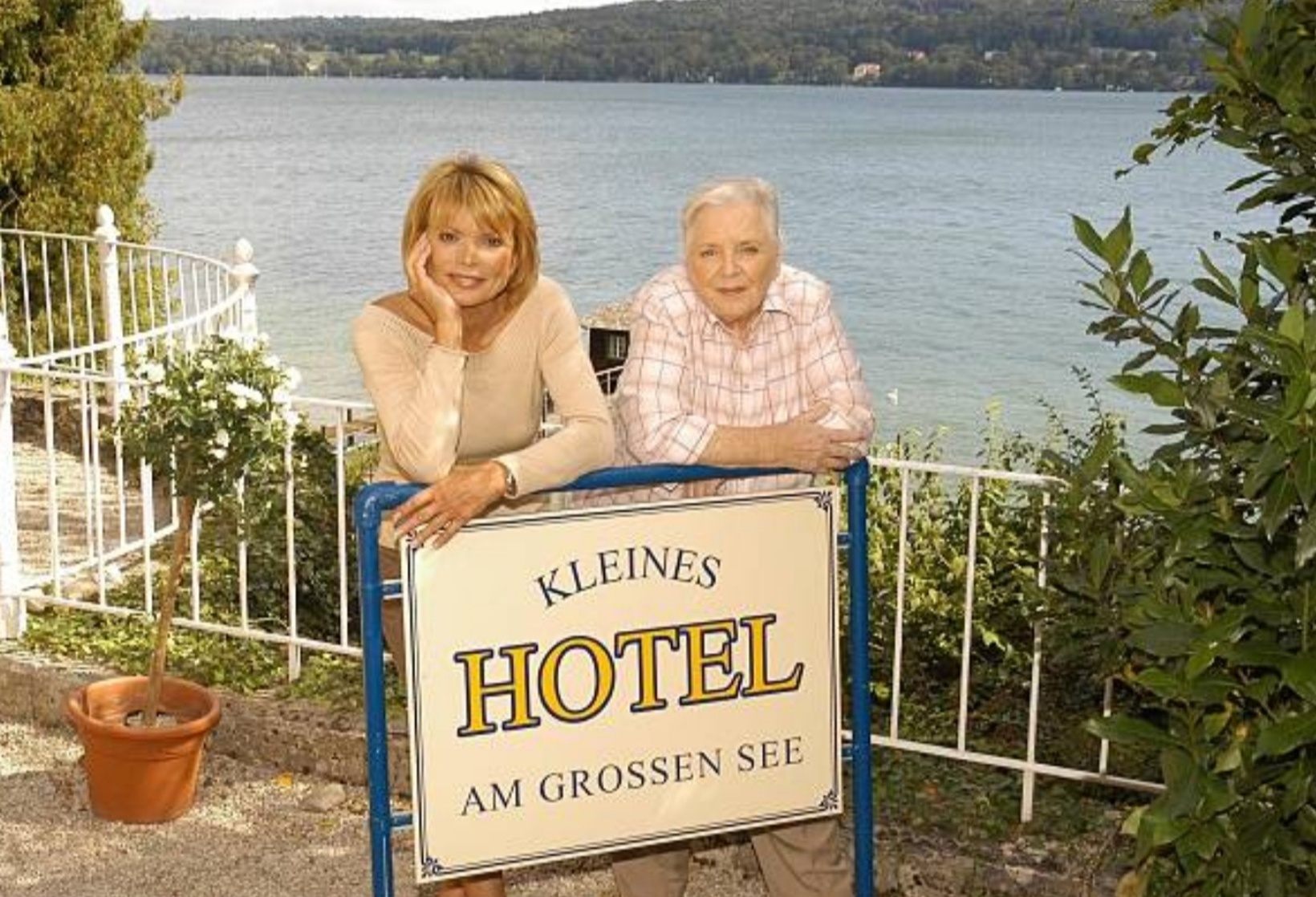 Besetzung Von Zwei Am Großen See Image of Zwei am großen See