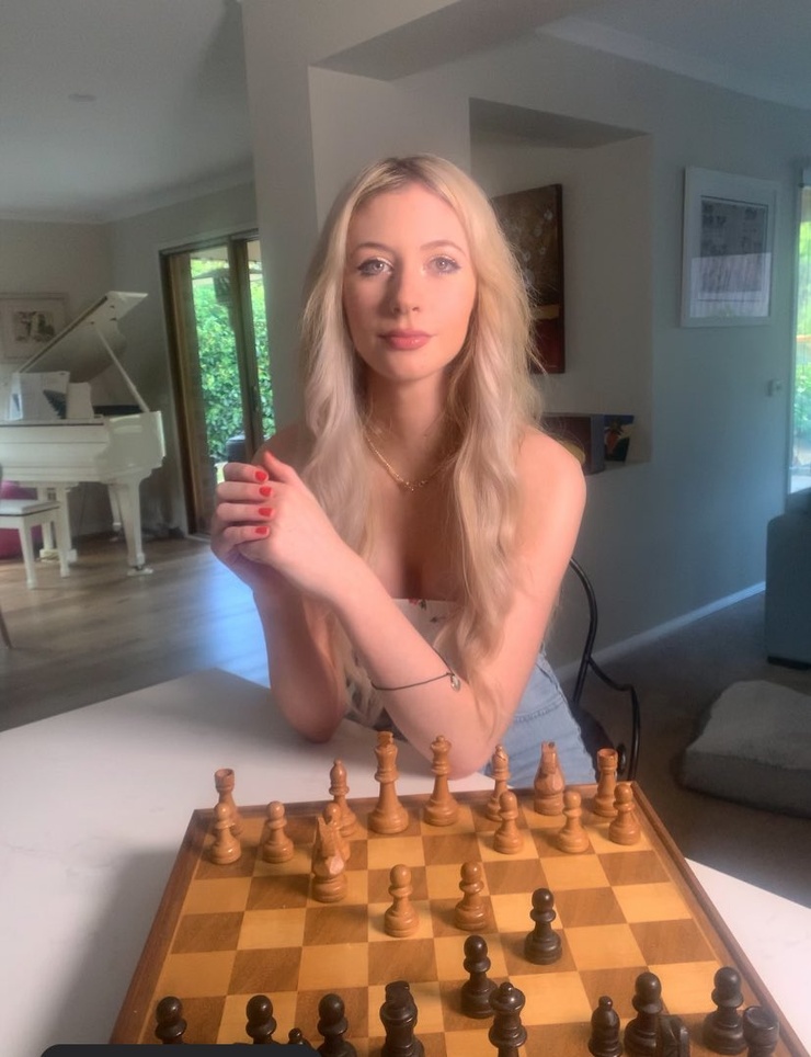 Picture of Hannah Sayce