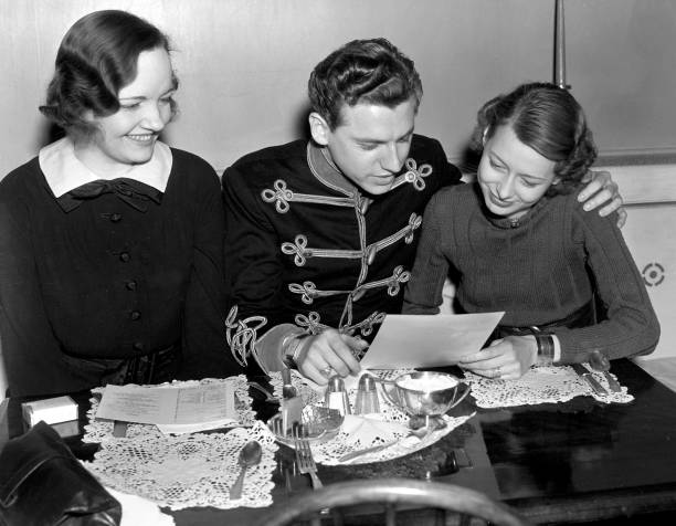 Betty Garde, Chester Stratton, Gretchen Davidson