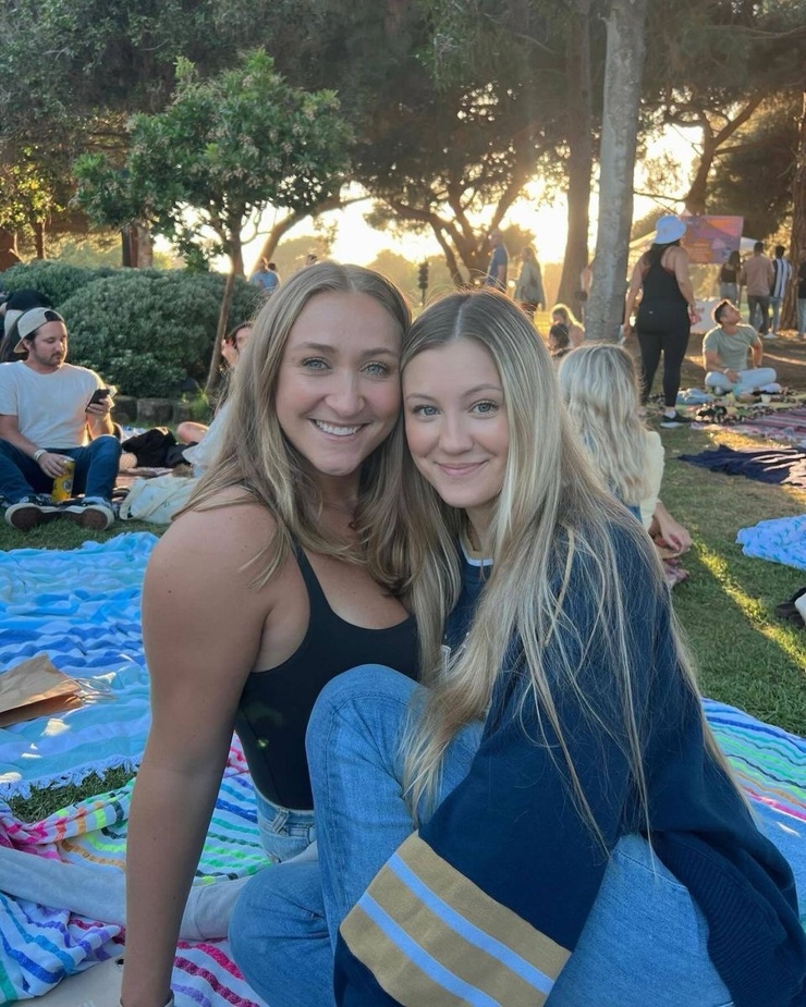 Ava Sambora image