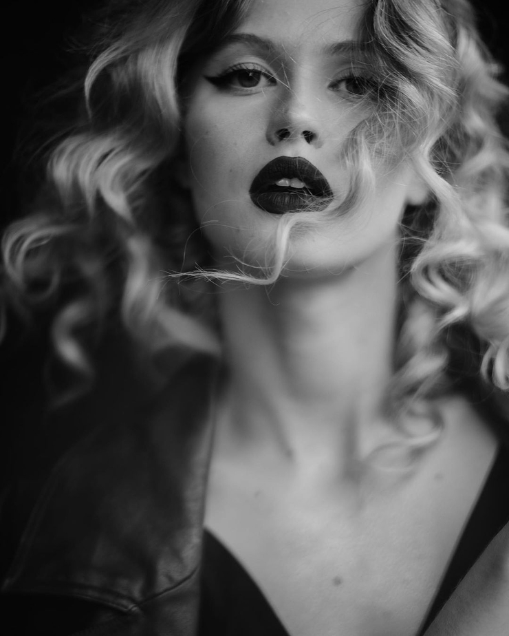 Luna (model) picture