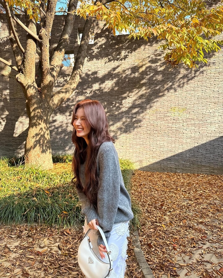 Picture of Minatozaki Sana