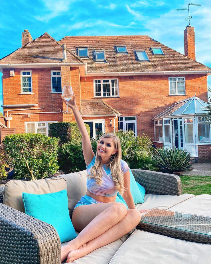 Picture of Amy Hart(I)