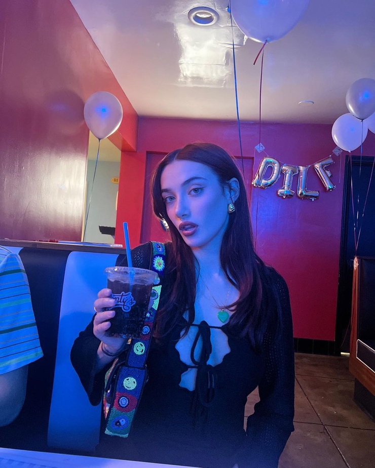 Olivia O'Brien image