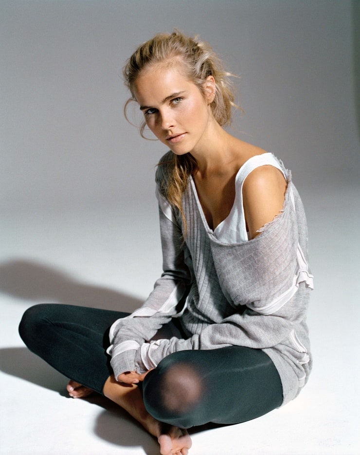 Isabel Lucas Image