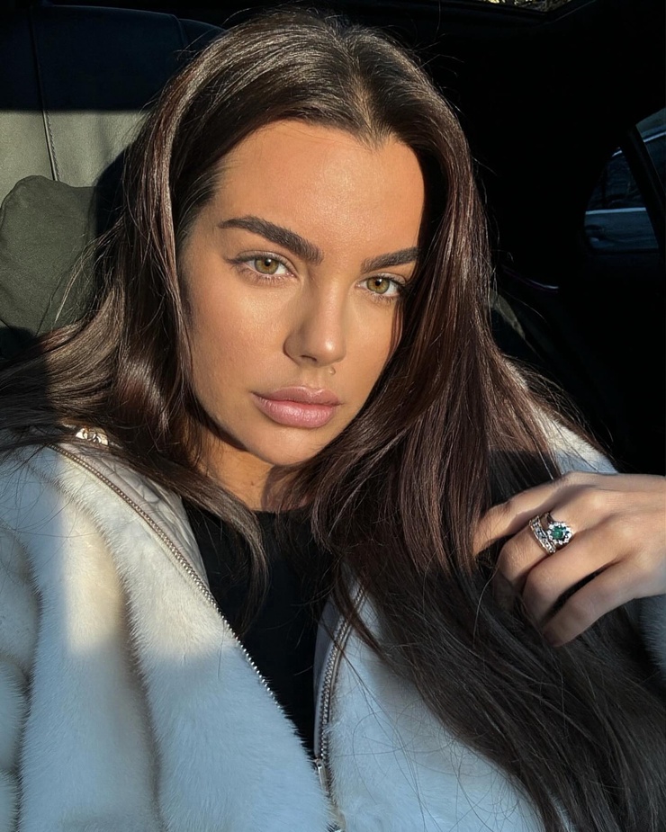 Nadine Mirada image