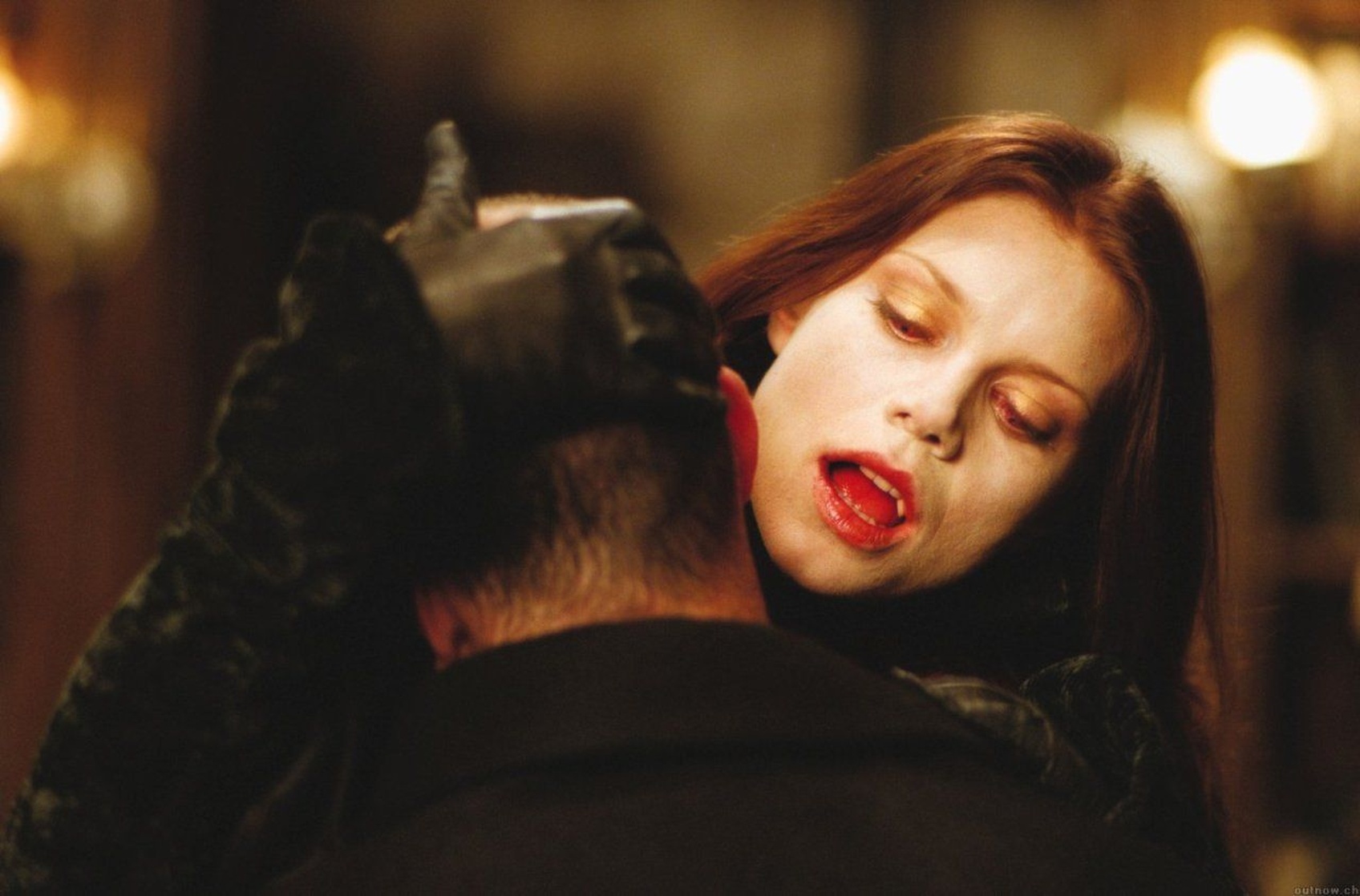 Mina Harker (Peta Wilson)
