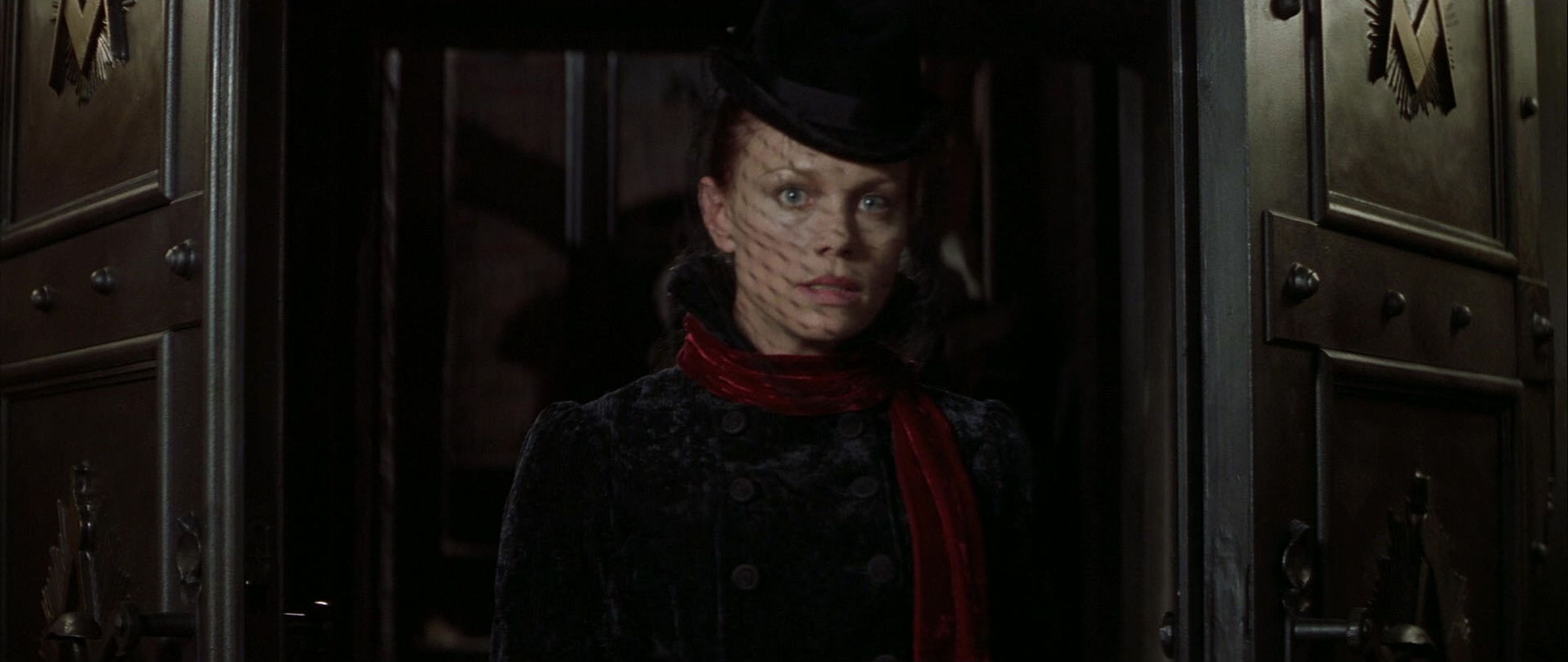 Mina Harker (Peta Wilson)
