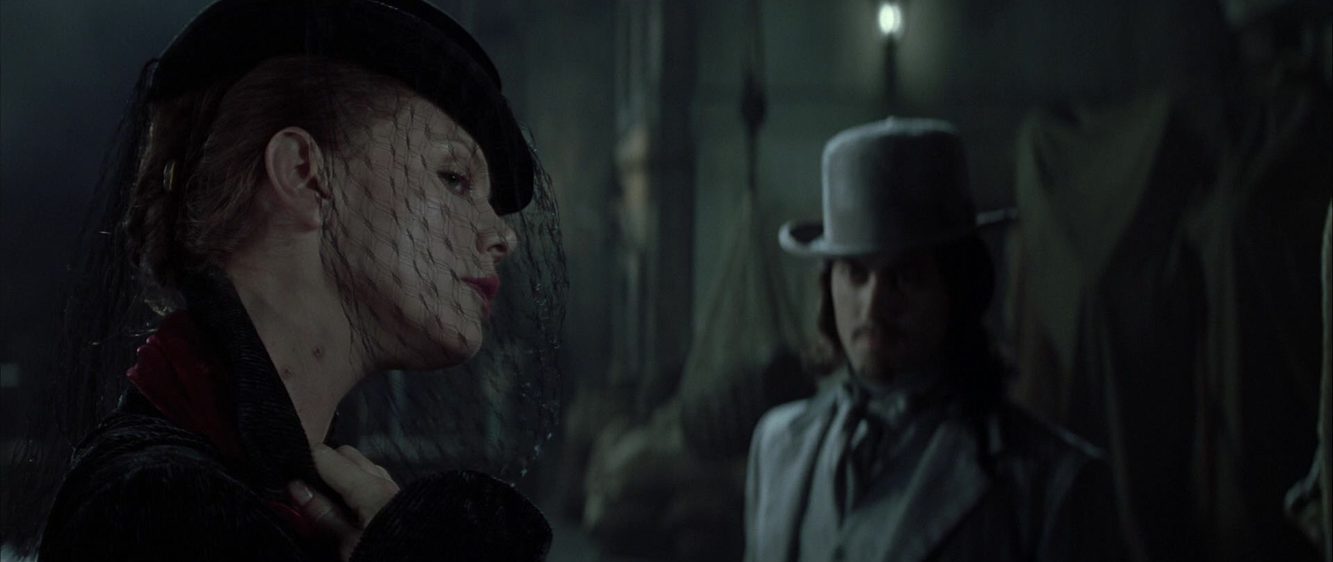 Mina Harker (Peta Wilson)