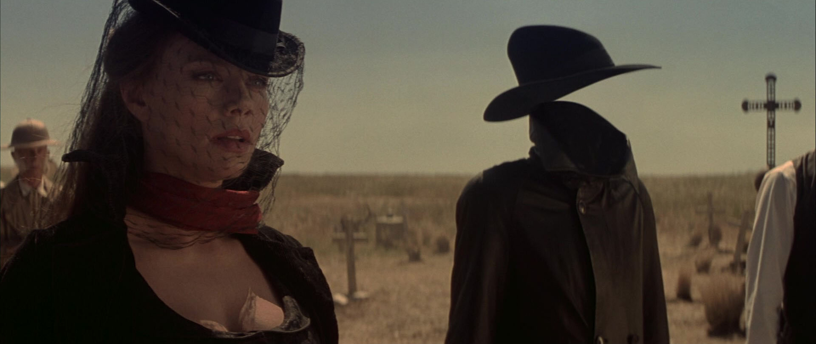 Mina Harker (Peta Wilson)